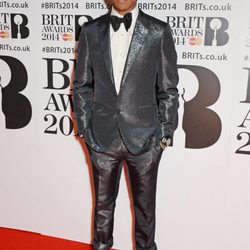 Pharrell Williams en los Brit Awards 2014