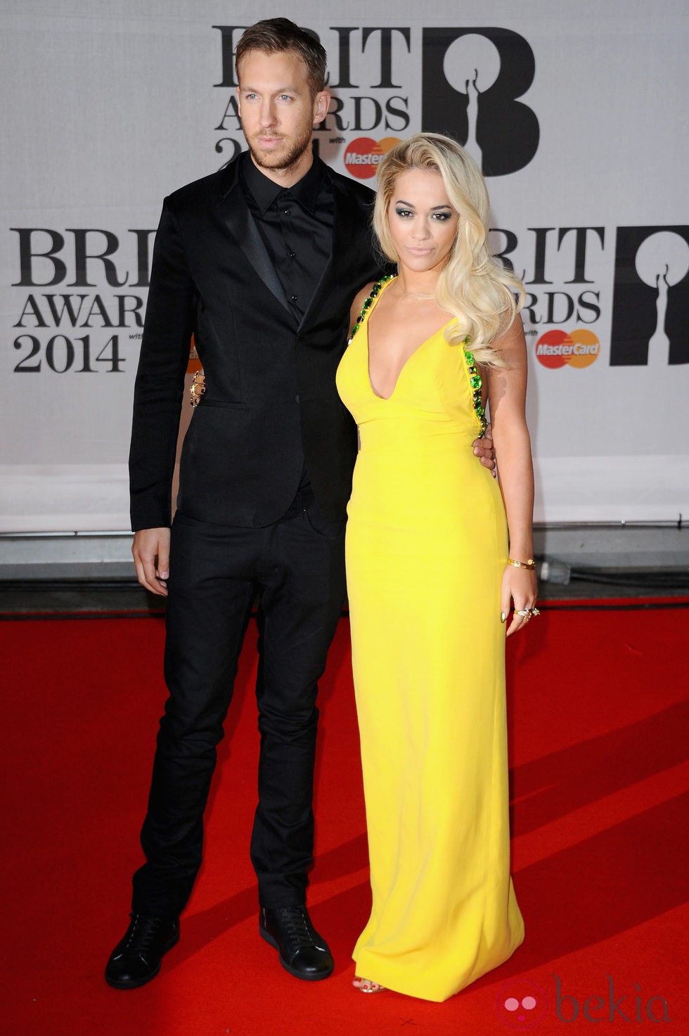 Calvin Harris y Rita Ora en los Brit Awards 2014