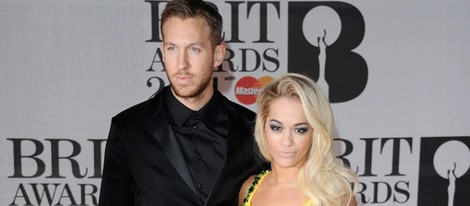 Calvin Harris y Rita Ora en los Brit Awards 2014