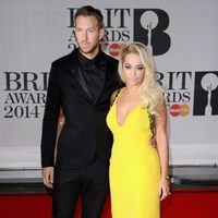 Calvin Harris y Rita Ora en los Brit Awards 2014