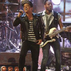 Bruno Mars durante su actuación en los Brit Awards 2014