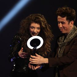 Lorde recoge el premio a la mejor artista femenina internacional en los Brit Awards 2014