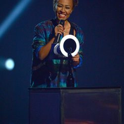 Emeli Sandé presenta el premio al mejor álbum del año en los Brit Awards 2014