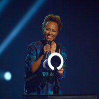 Emeli Sandé presenta el premio al mejor álbum del año en los Brit Awards 2014