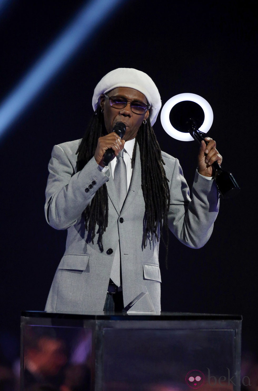 Nile Rodgers presenta uno de los galardones de los Brit Awards 2014