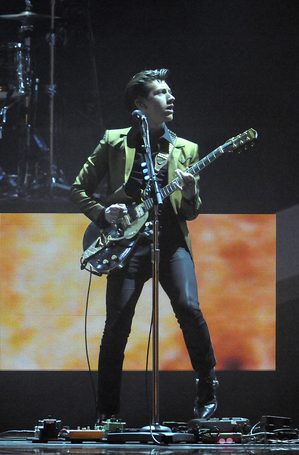 Alex Turner, integrante de Arctic Monkeys, durante su actuación en los Brit Awards 2014