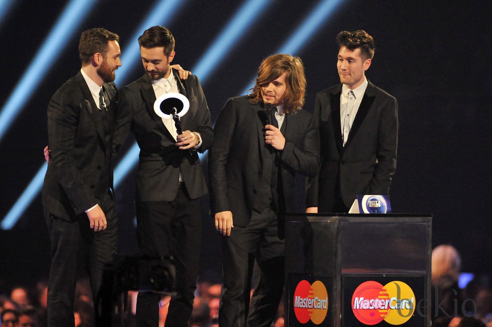 Bastille recoge el premio al mejor artista revelación en los Brit Awards 2014