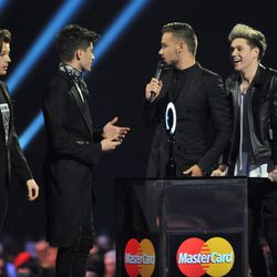 One Direction recogen el premio al mejor vídeo británico en los Brit Awards 2014