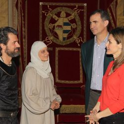 Los Príncipes Felipe y Letizia con Rodolfo Sancho y Michelle Jenner en el rodaje de 'Isabel'