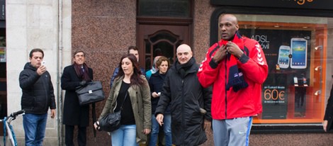 Lamar Odom pasea por Vitoria tras fichar por el Baskonia