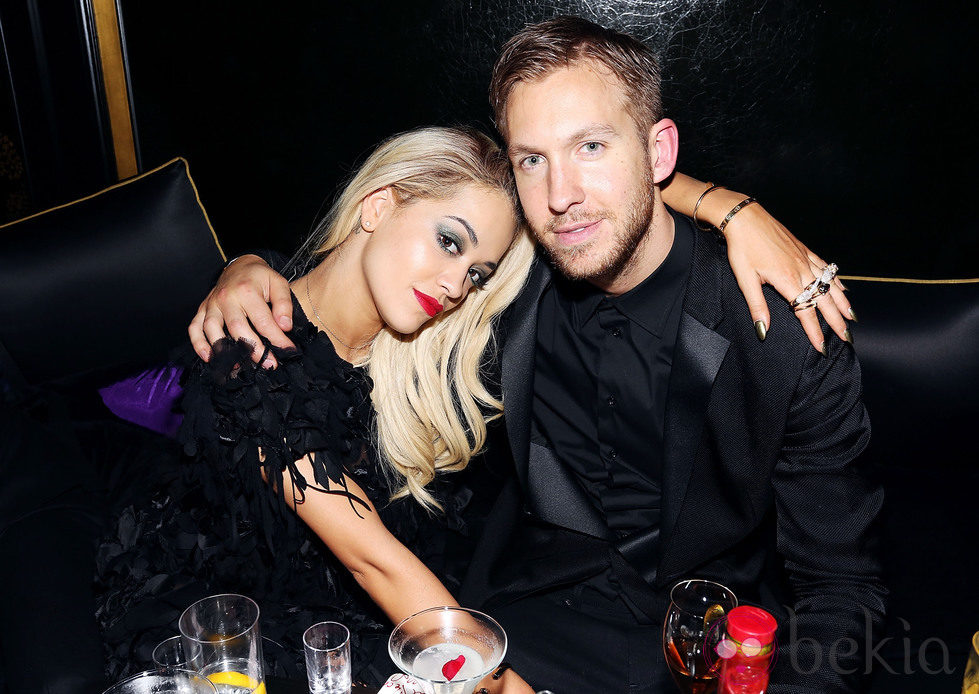 Rita Ora y Calvin Harris en una fiesta posterior a la entrega de los Brit Awards 2014