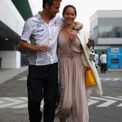 Jenson Button y Jessica Michibata muy acaramelados