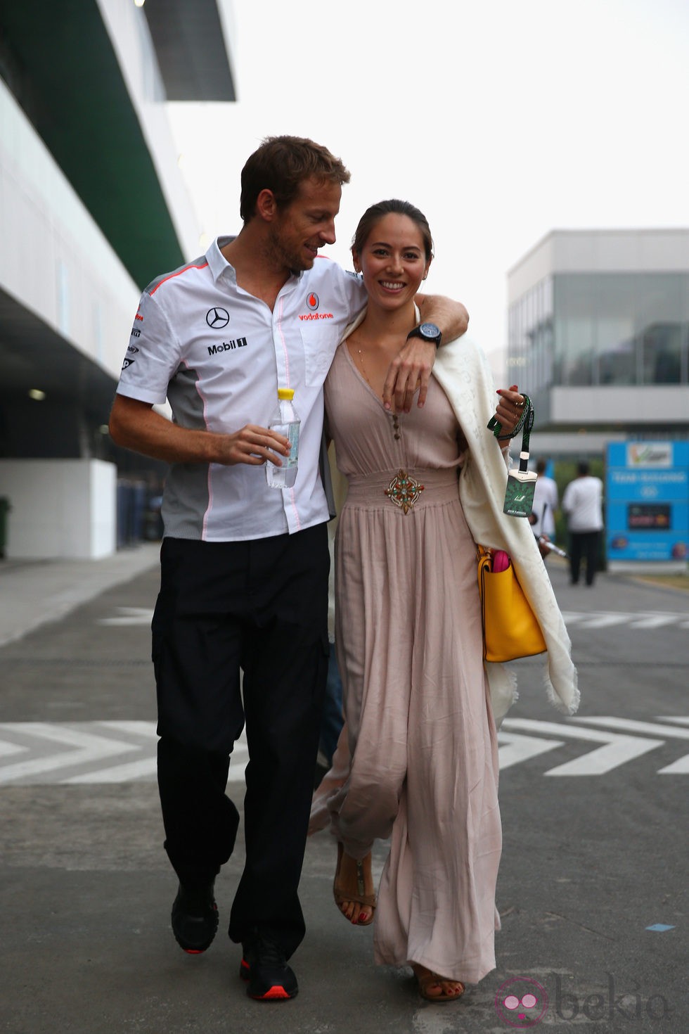 Jenson Button y Jessica Michibata muy acaramelados