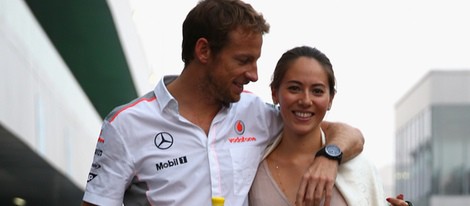 Jenson Button y Jessica Michibata muy acaramelados