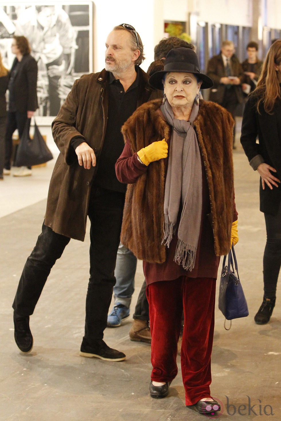 Miguel Bosé con su madre Lucía Bosé en ARCO 2014