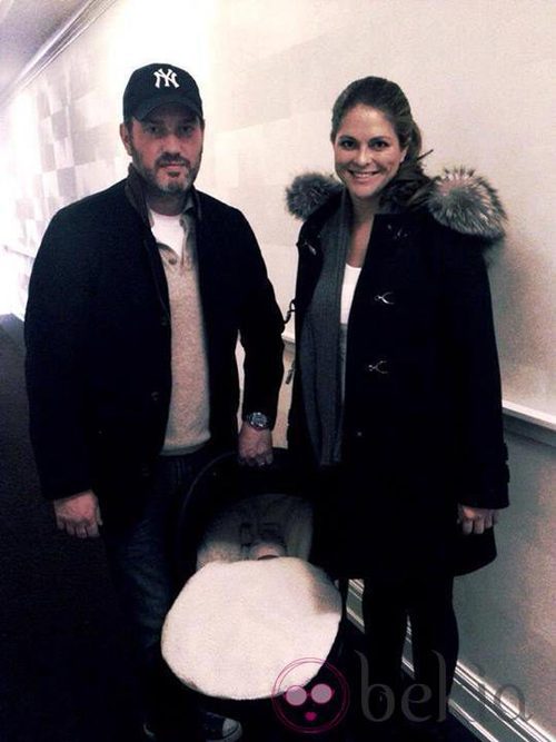 Chris O'Neill y Magdalena de Suecia abandonan el hospital junto a su hija tras dar a luz