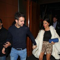 Cesc Fábregas sale de cenar con Daniella Semaan en Londres