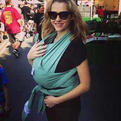 Primer paseo de Teresa Palmer con su hijo Bodhi