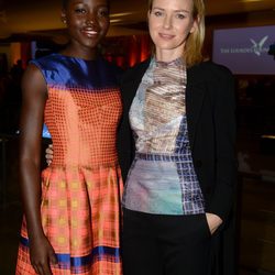 Lupita Nyong'o y Naomi Watts en un acto organizado por la Fundación Lourdes en Los Angeles para conocer al Dalai Lama