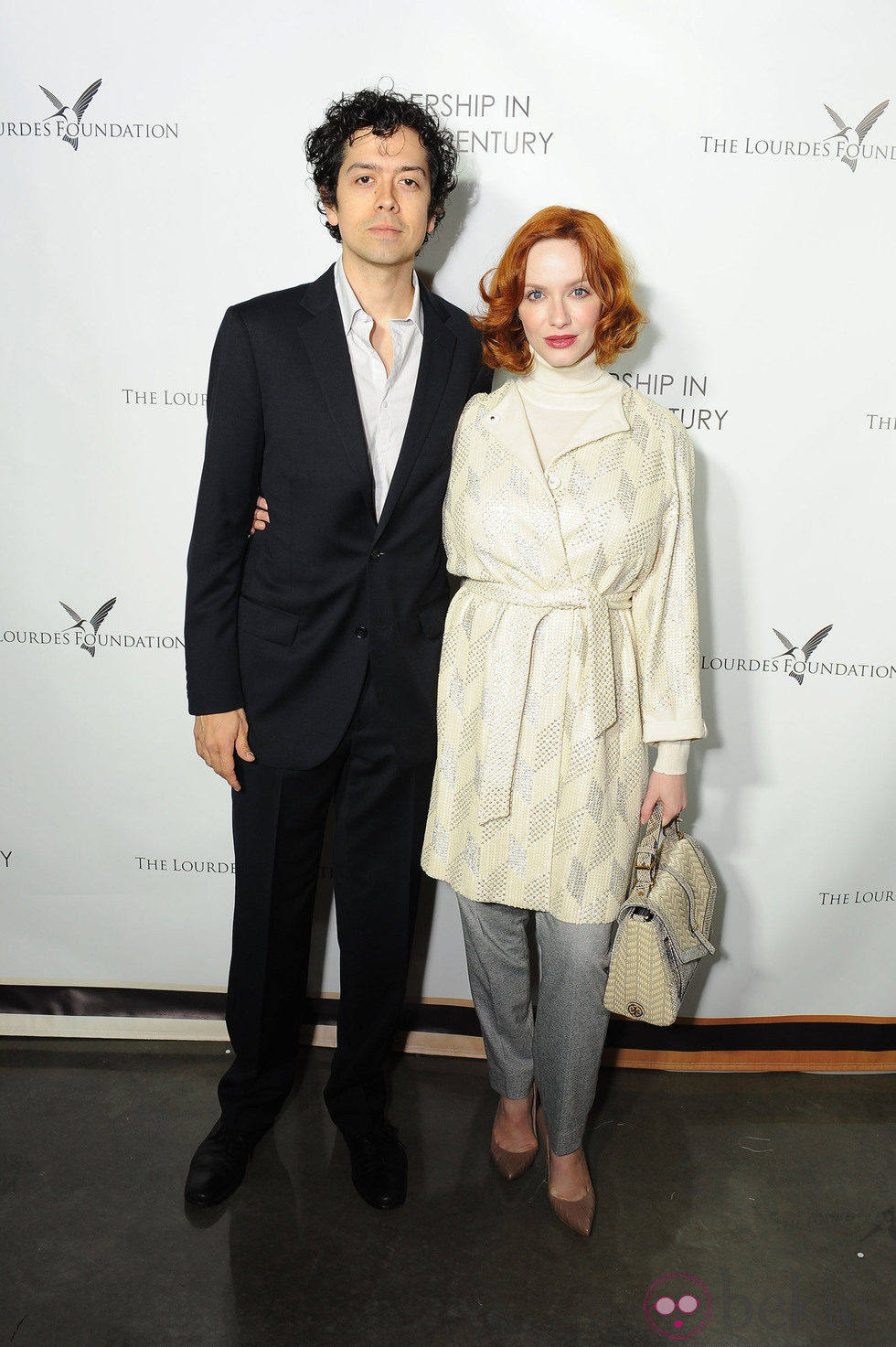 Christina Hendricks y Geoffrey Arend en un acto organizado por la Fundación Lourdes en Los Angeles para conocer al Dalai Lama