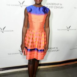 Lupita Nyong'o en un acto organizado por la Fundación Lourdes en Los Angeles para conocer al Dalai Lama