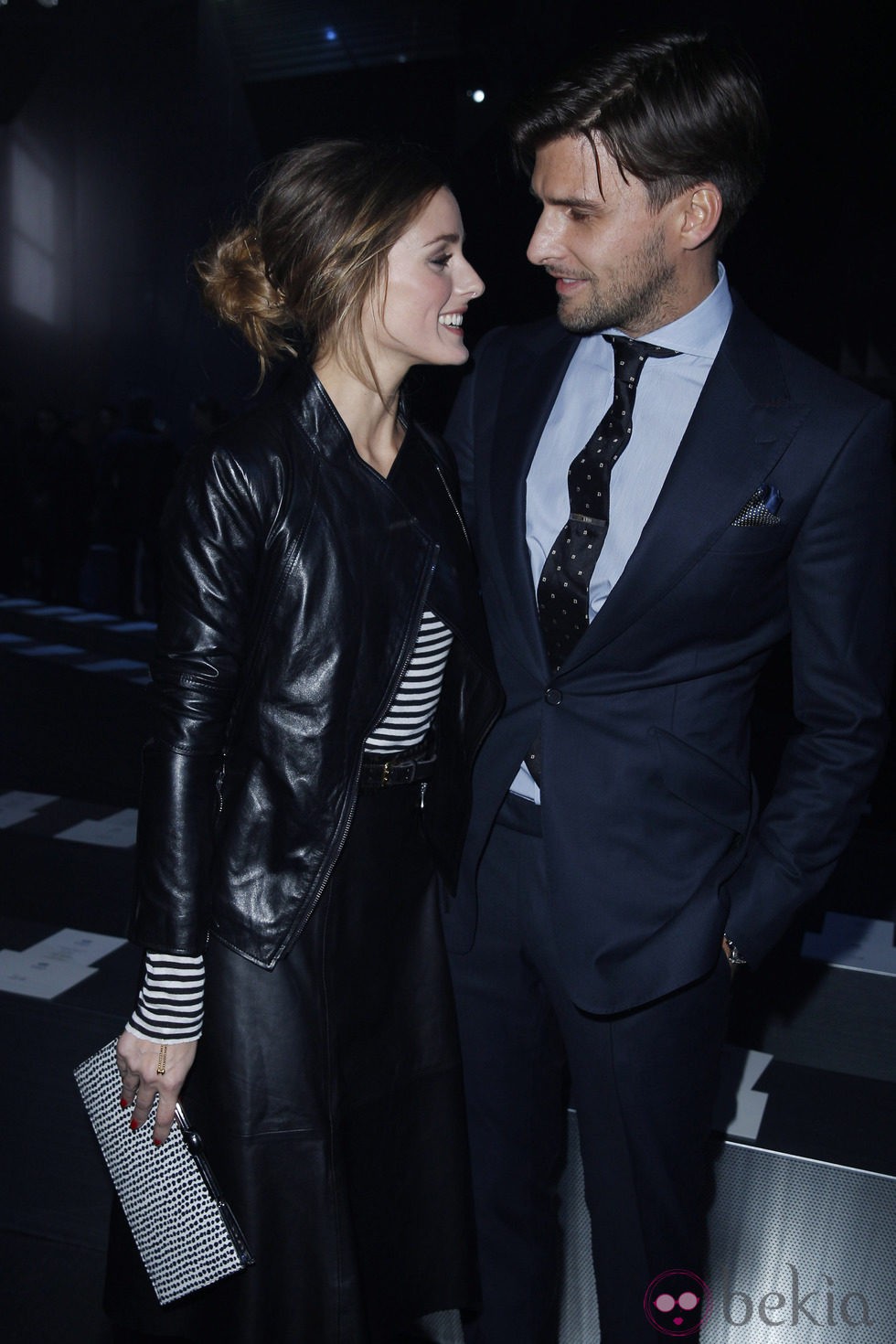 Olivia Palermo y Johannes Huebl muy acaramelados en el desfile de H&M en la Semana de la Moda de París 2014