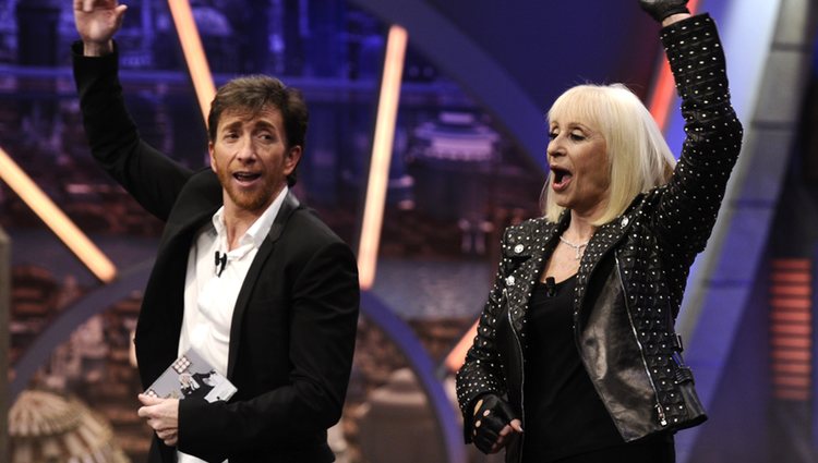 Raffaella Carrá bailando con Pablo Motos en 'El hormiguero'