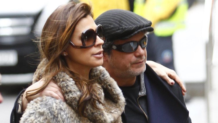 Alejandro Sanz y Raquel Perera en la capilla ardiente de Paco de Lucía