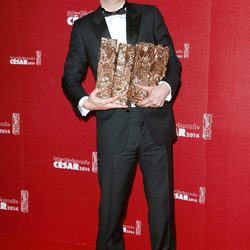 Guillaume Gallienne posa con sus galardones en los Premios César 2014