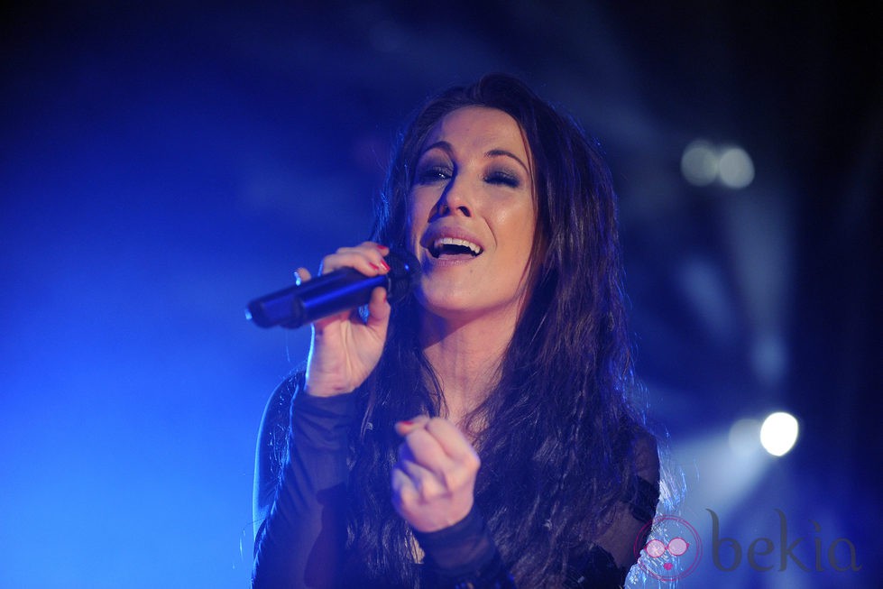 Malú en su primer concierto tras la muerte de Paco de Lucía