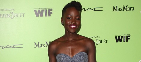 Lupita Nyong'o en una fiesta previa a los Oscar 2014