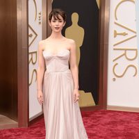 Cristin Milioti en la alfombra roja de los Oscar 2014