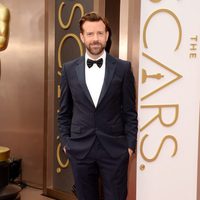 Jason Sudeikis en la alfombra roja de los Oscar 2014