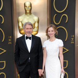 Harrison Ford y Calista Flockart en la alfombra roja de los Oscar 2014