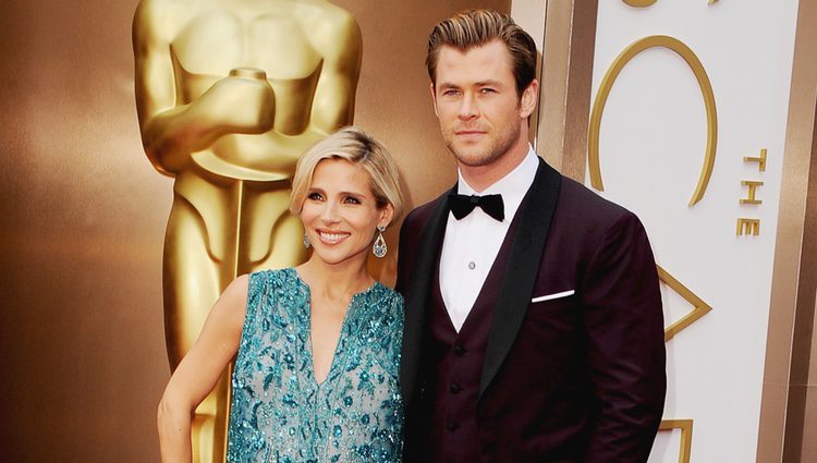 Elsa Pataky y Chris Hemsworth en la alfombra roja de los Oscar 2014