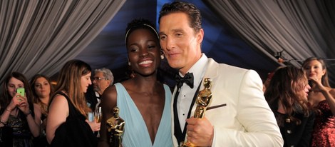 Lupita Nyongo'o y Matthew McConaughey en la fiesta Governors Ball tras los Oscar 2014