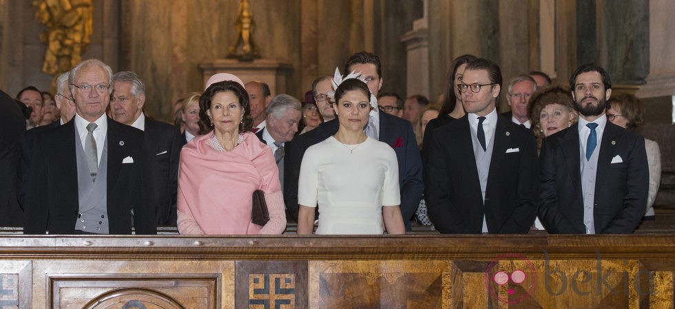 Los Reyes de Suecia y los Príncipes Victoria, Daniel y Carlos Felipe celebran el nacimiento de Leonor de Suecia