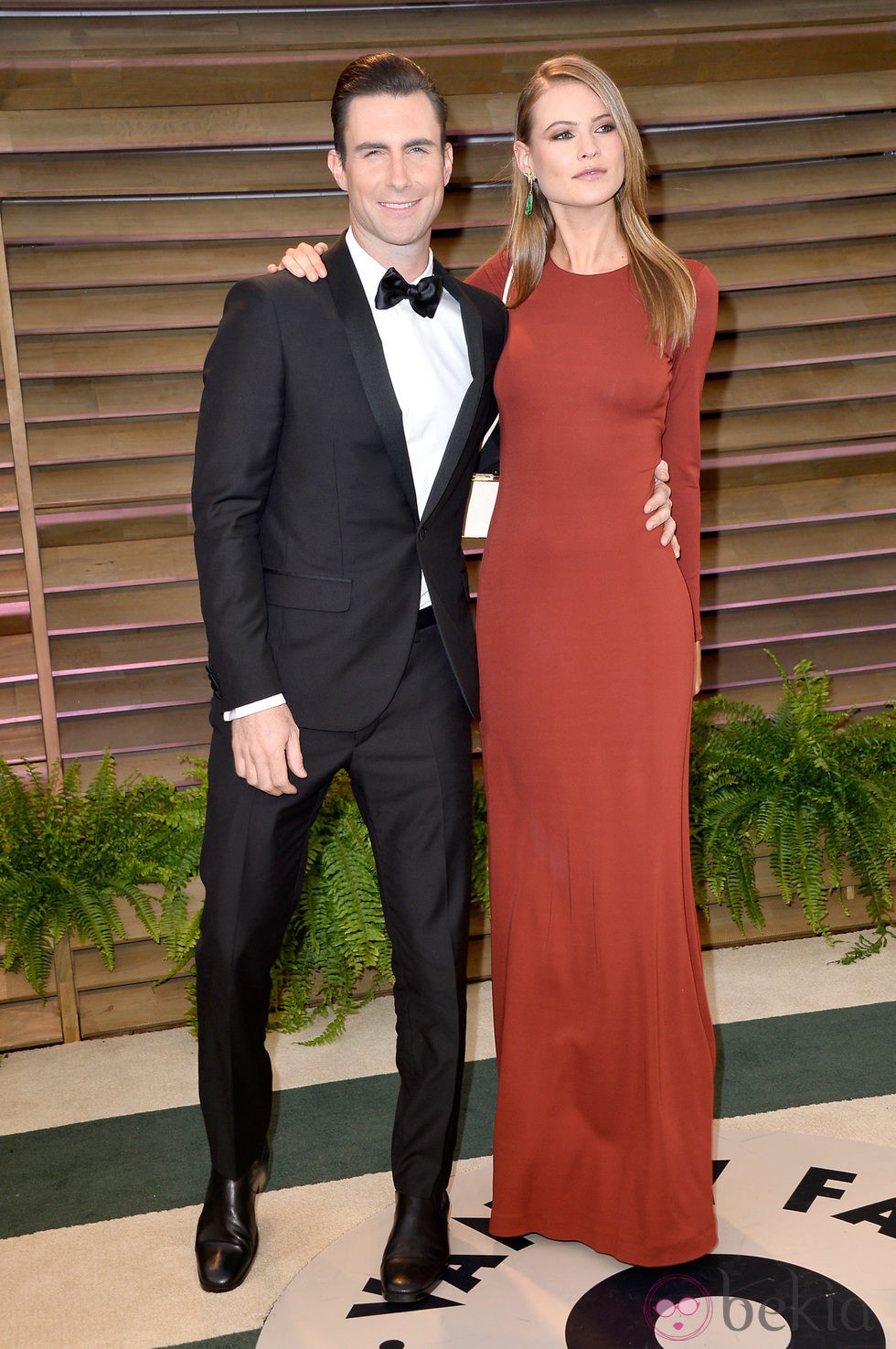 Adam Levine y Behati Prinsloo en la fiesta Vanity Fair tras los Oscar 2014