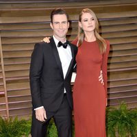 Adam Levine y Behati Prinsloo en la fiesta Vanity Fair tras los Oscar 2014