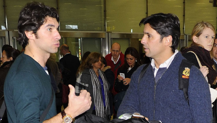 Cayetano y Fran Rivera vuelven a España tras pasar el Carnaval en Venecia