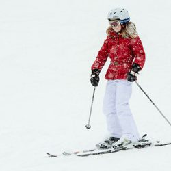 Isabel de Bélgica esquiando en Suiza