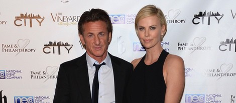 Sean Penn y Charlize Theron en una fiesta post Oscar 2014