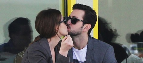 Ashley Greene muy cariñosa con su novio Paul Khoury