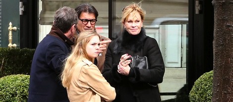 Melanie Griffith y Stella Banderas en París