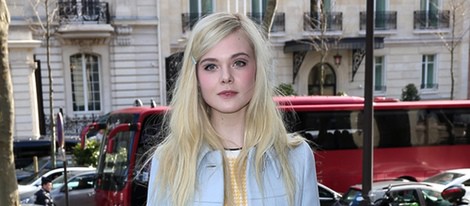 Elle Fanning en el desfile de Miu Miu en la Paris Fashion Week 2014