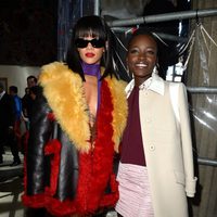 Lupita Nyong'o y Rihanna en el desfile de Miu Miu en la Paris Fashion Week 2014