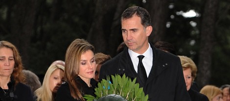 Los Príncipes Felipe y Letizia en el funeral en memoria del Rey Pablo de Grecia