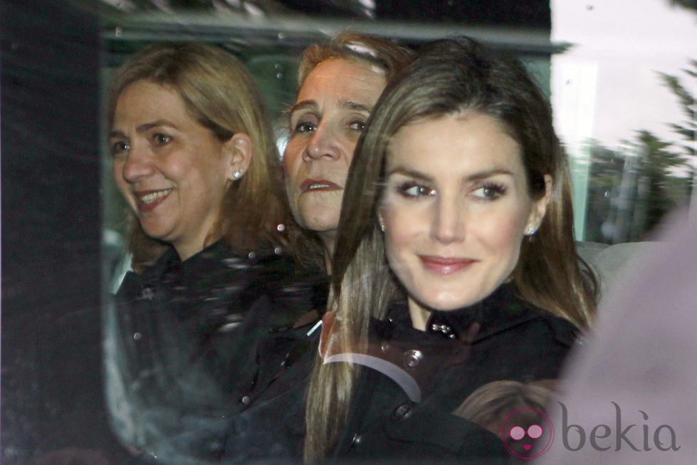 La Princesa Letizia y las Infantas Elena y Cristina en el funeral en memoria del Rey Pablo de Grecia