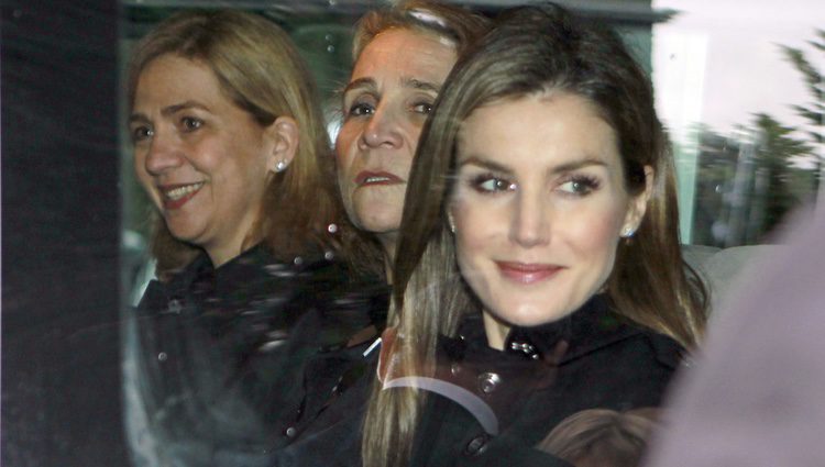 La Princesa Letizia y las Infantas Elena y Cristina en el funeral en memoria del Rey Pablo de Grecia