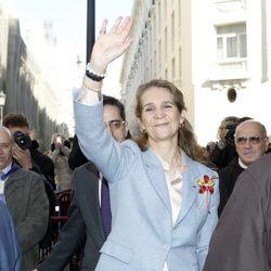 La Infanta Elena saludando a la salida de la Basílica de Jesús de Medinaceli